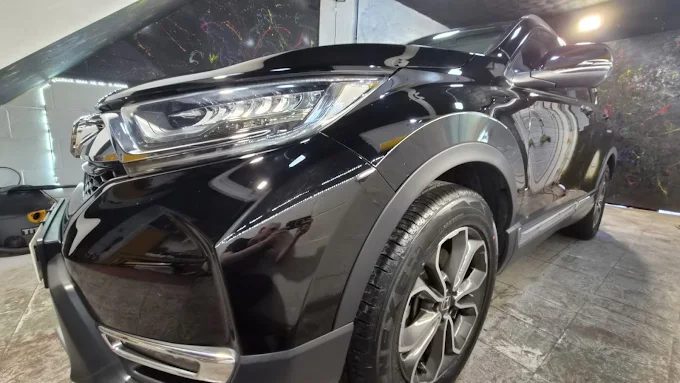 Honda CR-V ceramic coating side panel gloss reflection in Warrington — deep mirror-like finish by WCD Car Detailing